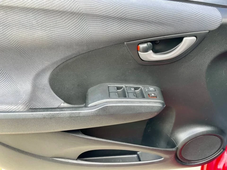 2010 Honda Fit - Image 10 of 20