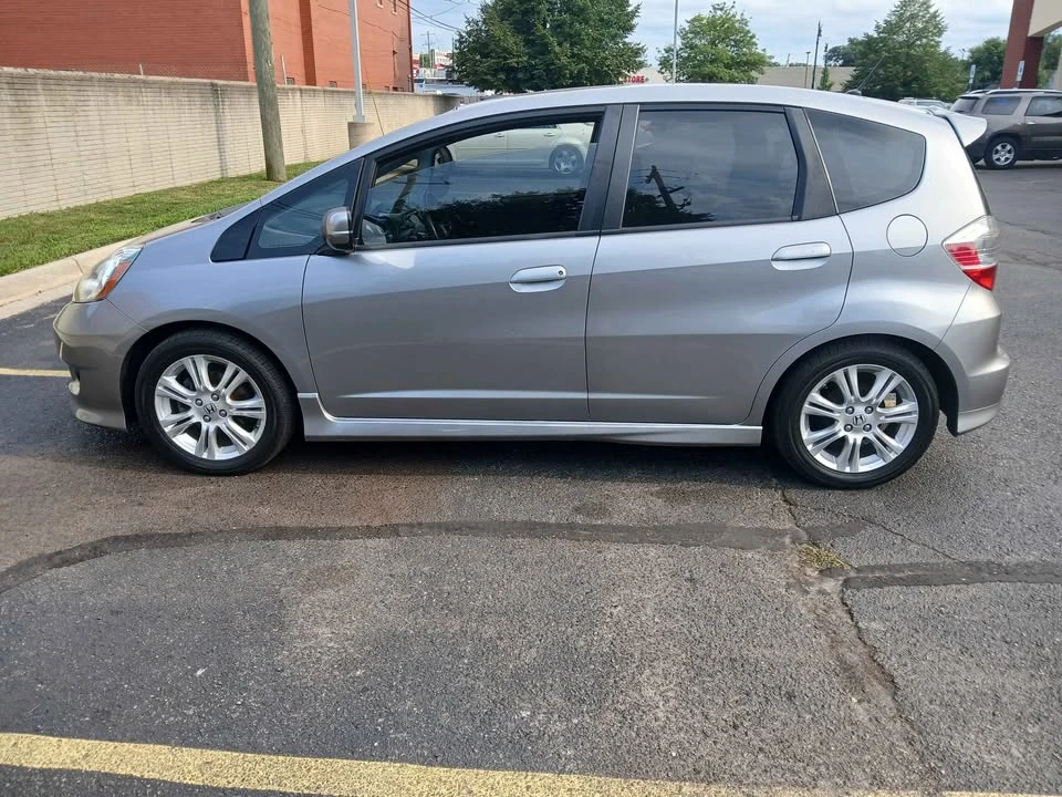 2010 Honda Fit - Image 2 of 14