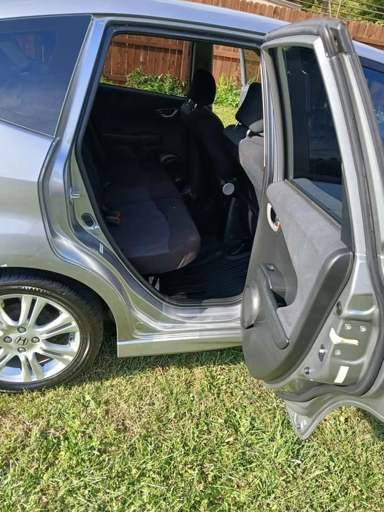 2010 Honda Fit - Image 11 of 14