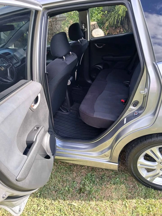 2010 Honda Fit - Image 9 of 14