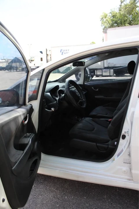 2010 Honda Fit - Image 3 of 4