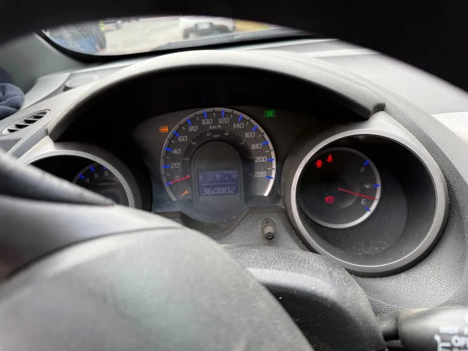 2010 Honda Fit - Image 7 of 7