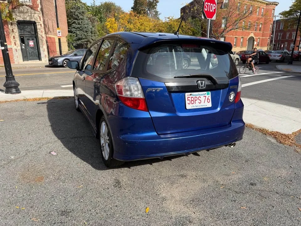 2010 Honda Fit - Image 2 of 8