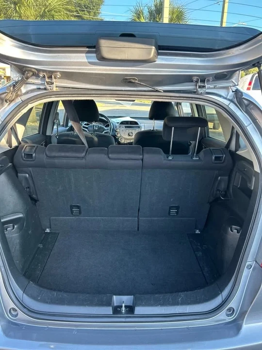 2010 Honda Fit - Image 7 of 10