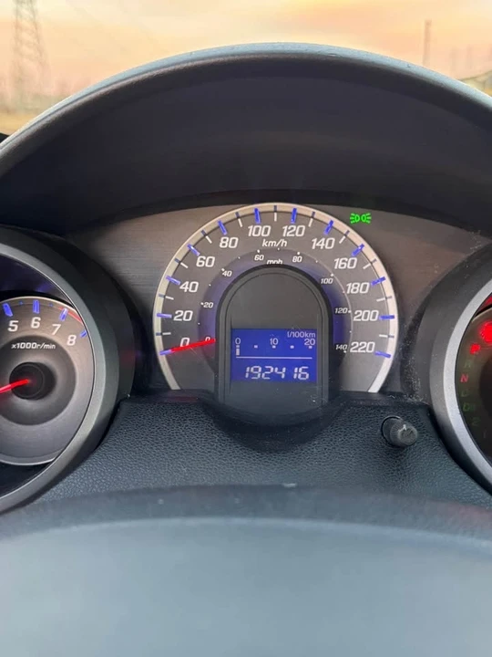 2010 Honda Fit - Image 11 of 12