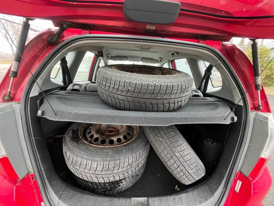 2010 Honda Fit - Image 10 of 12