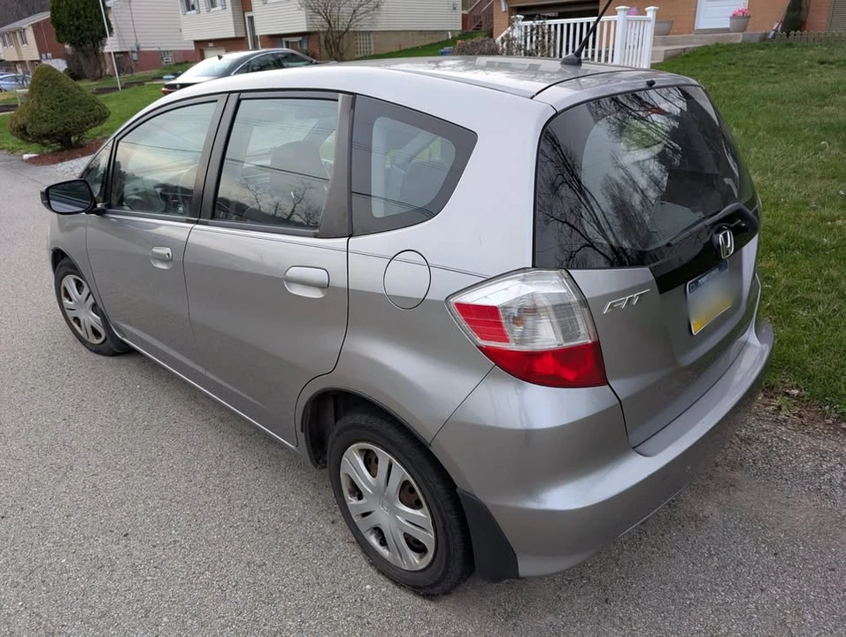 2010 Honda Fit - Image 8 of 12