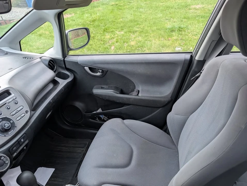2010 Honda Fit - Image 10 of 12