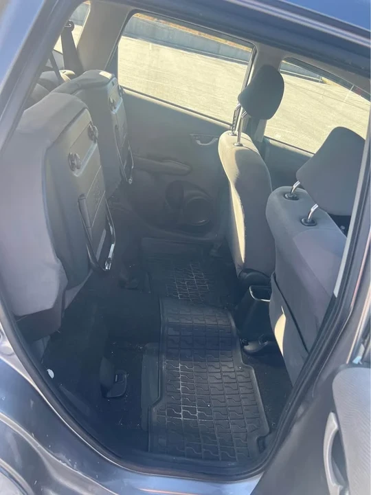 2010 Honda Fit - Image 6 of 11