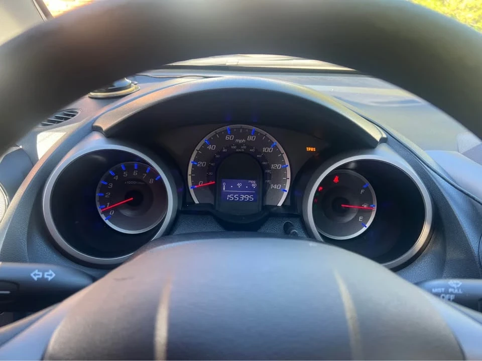 2010 Honda Fit - Image 5 of 11