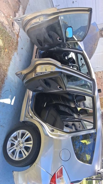 2010 Honda Fit - Image 2 of 2