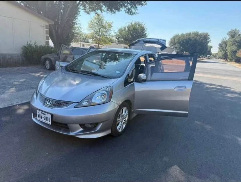 2010 Honda Fit - Image 2 of 3