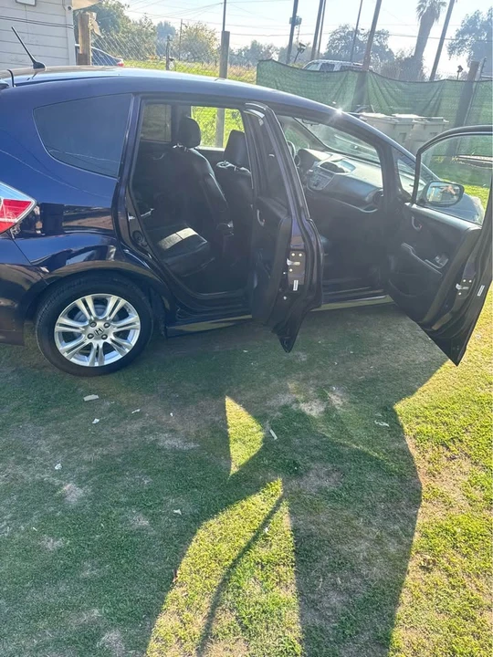 2010 Honda Fit - Image 2 of 8