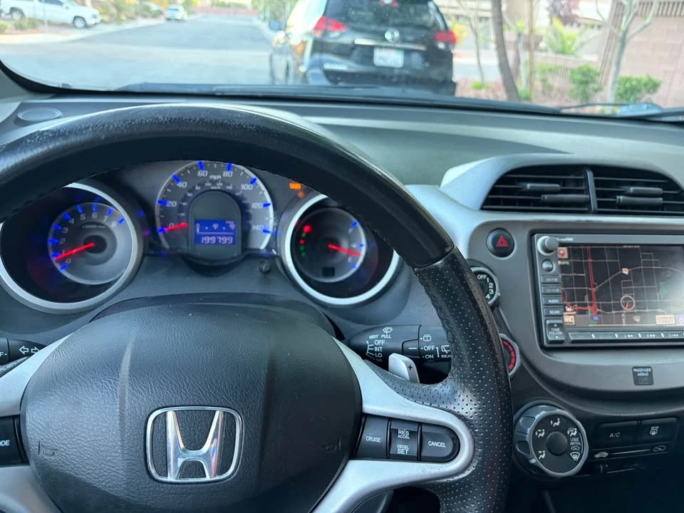 2010 Honda Fit - Image 6 of 8