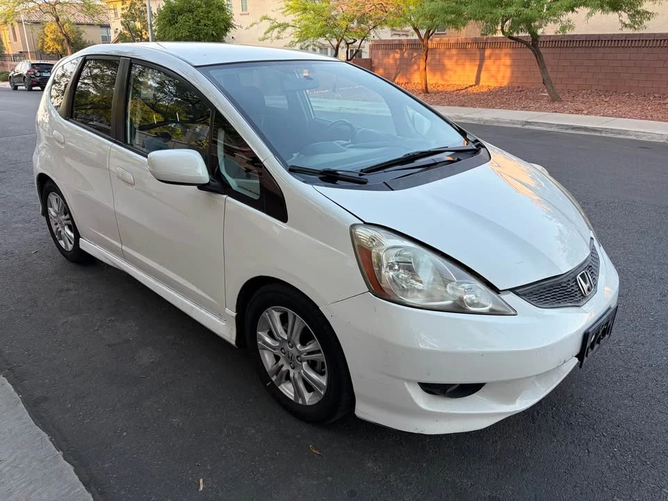 2010 Honda Fit - Image 3 of 8
