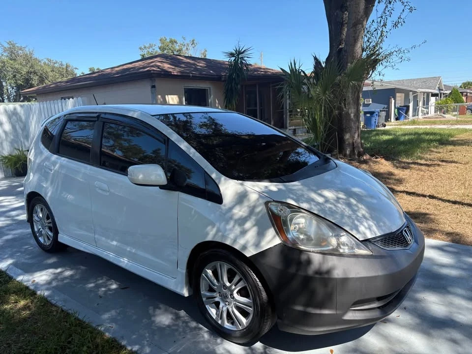 2010 Honda Fit - Image 5 of 11