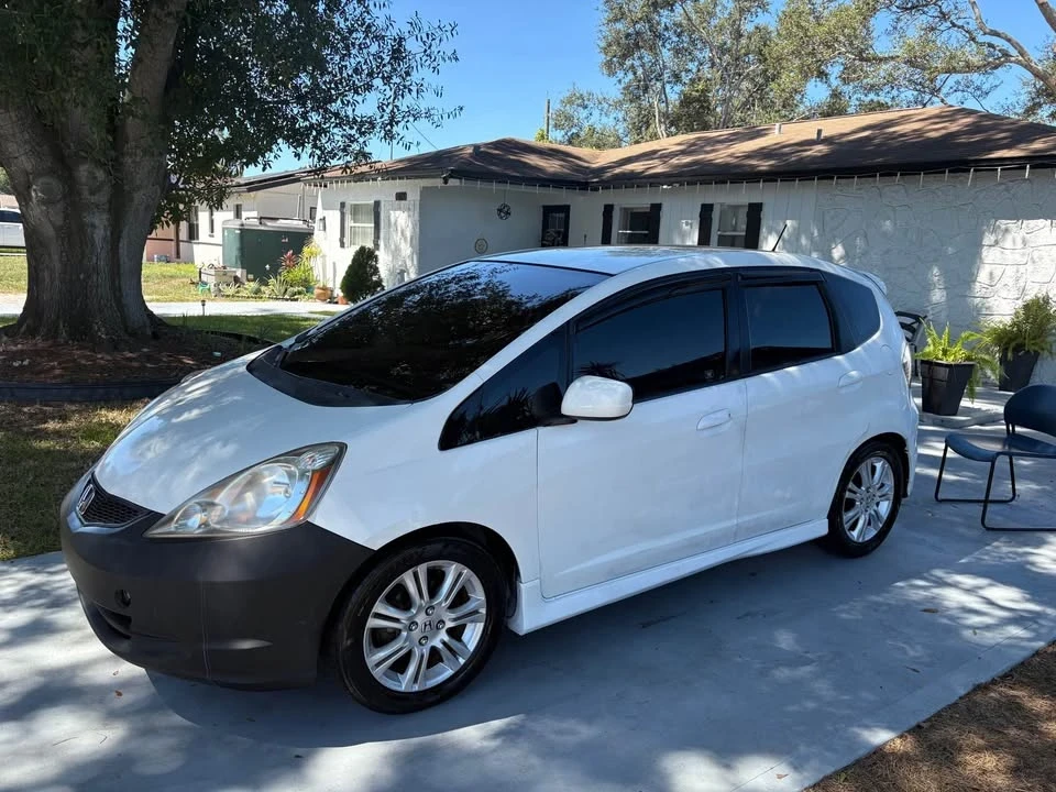2010 Honda Fit - Image 4 of 11