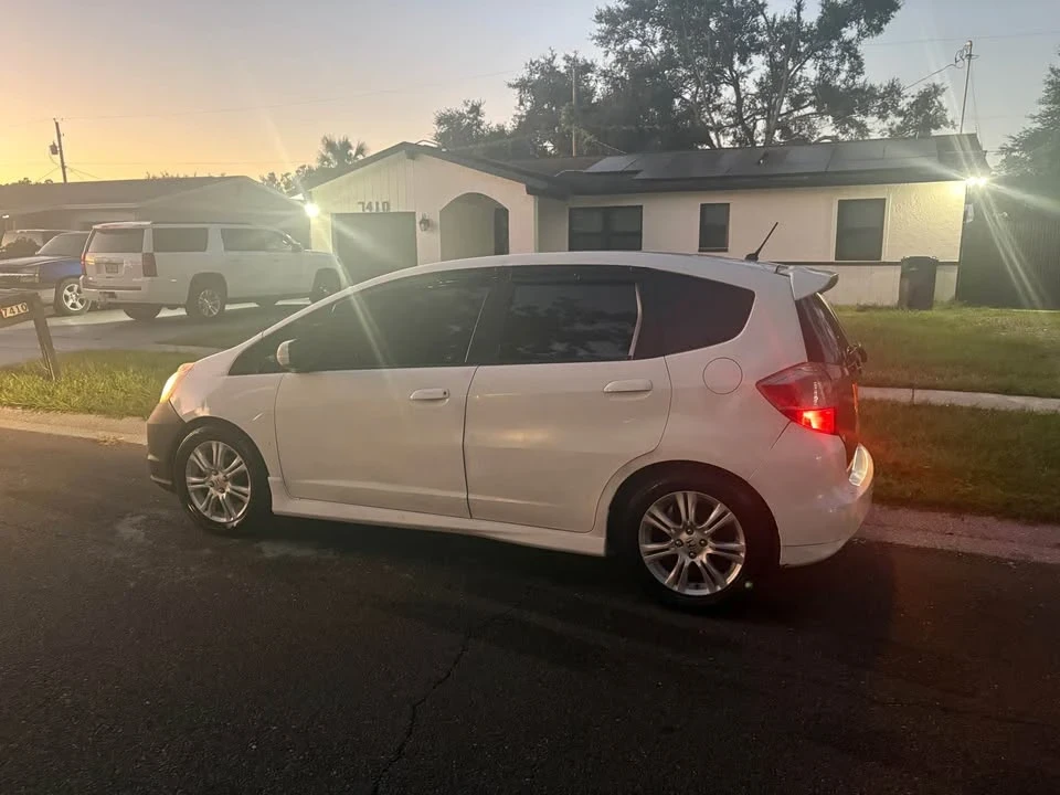 2010 Honda Fit - Image 11 of 11