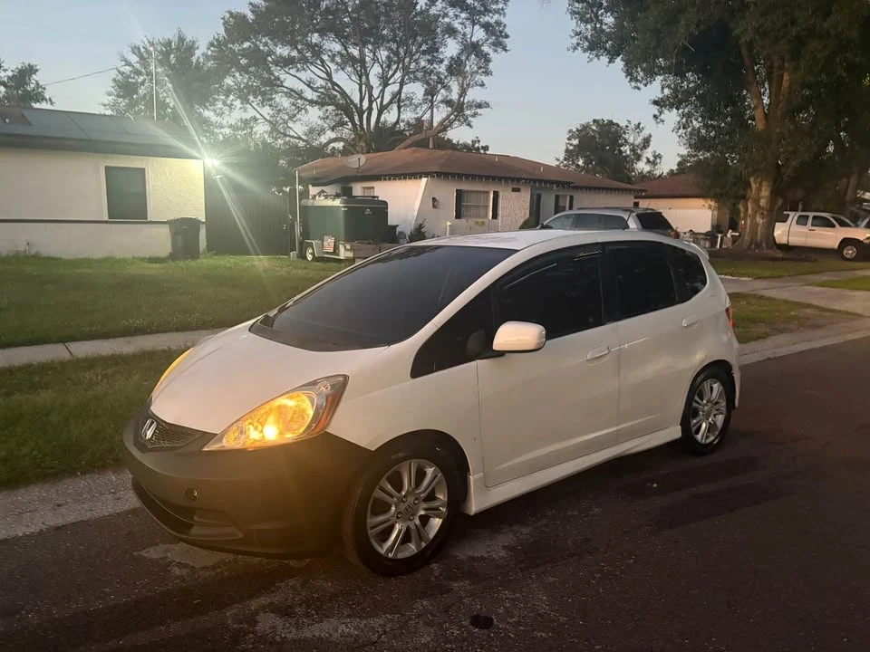 2010 Honda Fit - Image 10 of 11