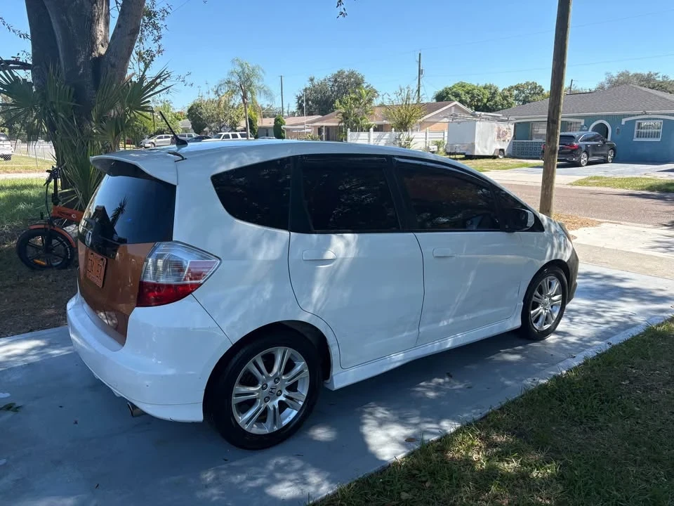 2010 Honda Fit - Image 2 of 11