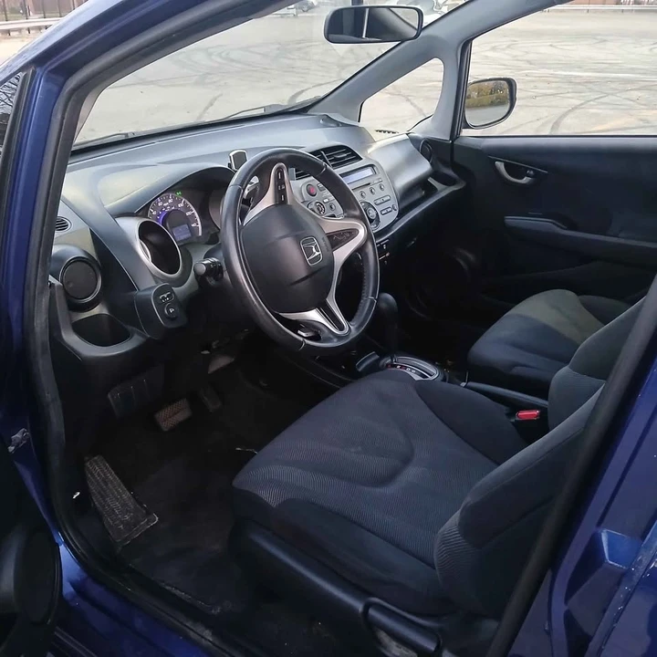 2010 Honda Fit - Image 5 of 8
