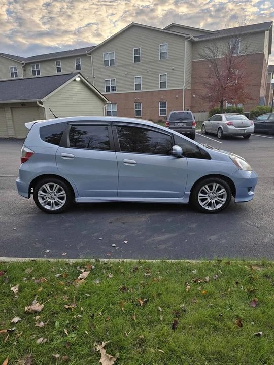 2010 Honda Fit - Image 2 of 11