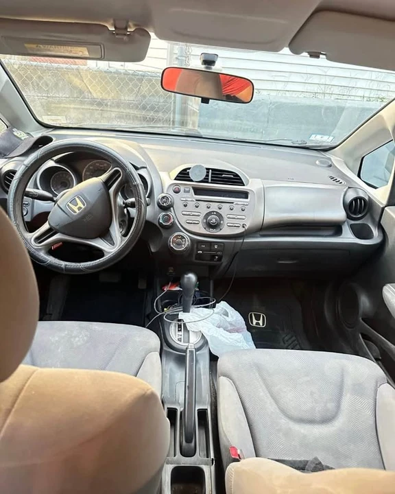 2010 Honda Fit - Image 4 of 5