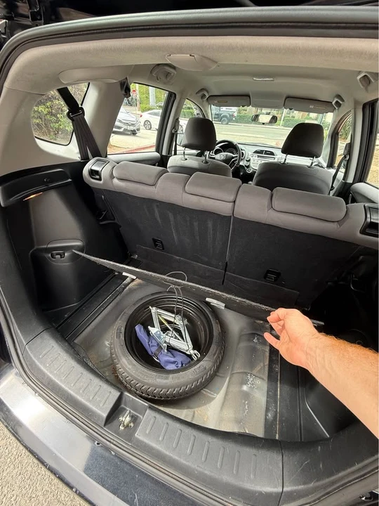 2010 Honda Fit - Image 10 of 19