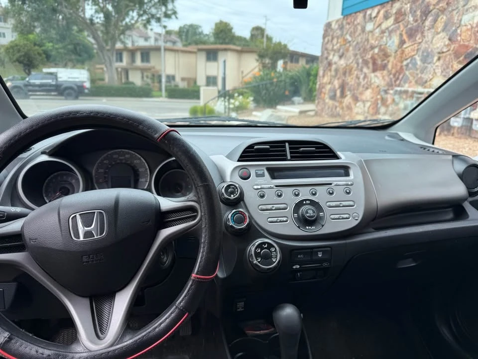 2010 Honda Fit - Image 7 of 19