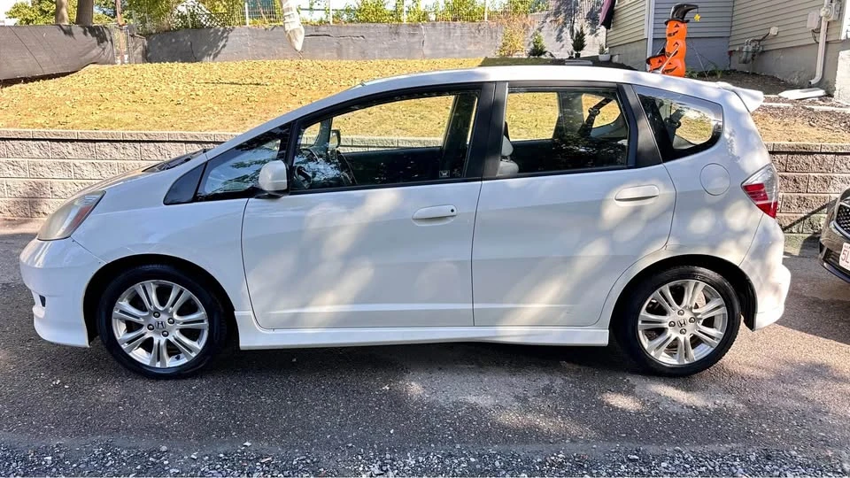 2010 Honda Fit - Image 5 of 16