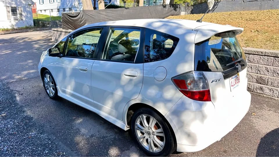 2010 Honda Fit - Image 7 of 16