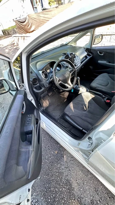 2010 Honda Fit - Image 11 of 16