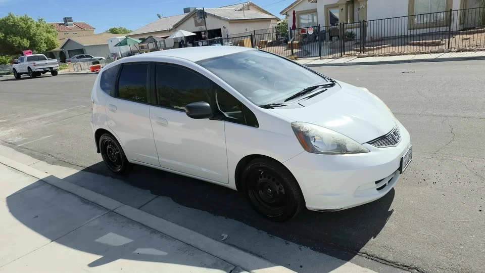 2010 Honda Fit - Image 2 of 9