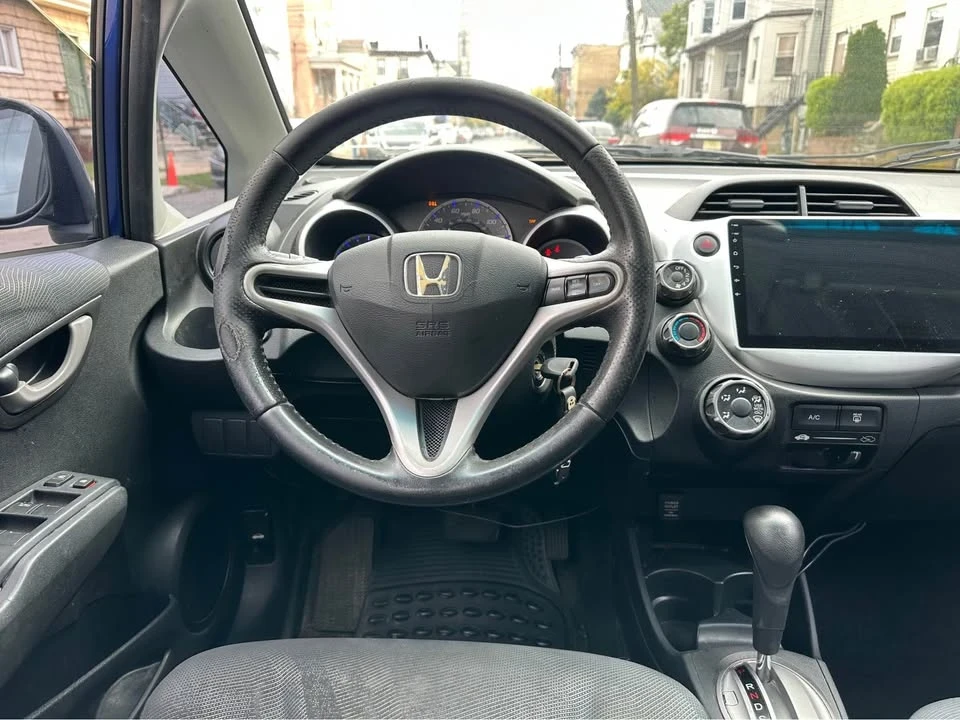 2010 Honda Fit - Image 9 of 10
