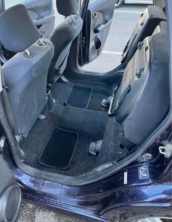 2010 Honda Fit - Image 6 of 10