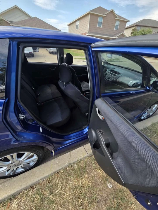 2010 Honda Fit - Image 5 of 9