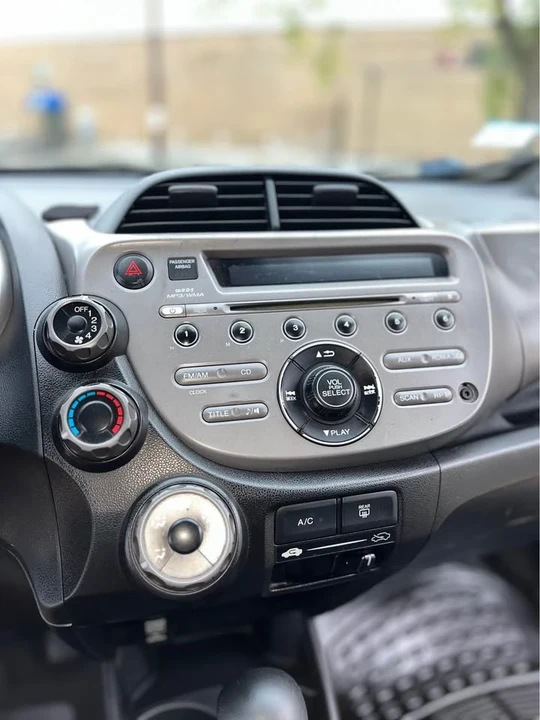 2010 Honda Fit - Image 11 of 19
