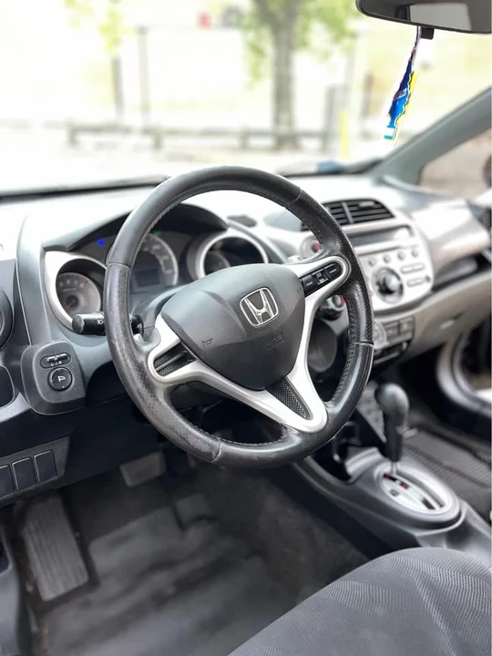 2010 Honda Fit - Image 13 of 19