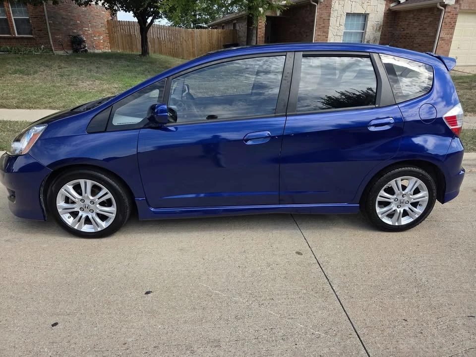 2010 Honda Fit - Image 2 of 9