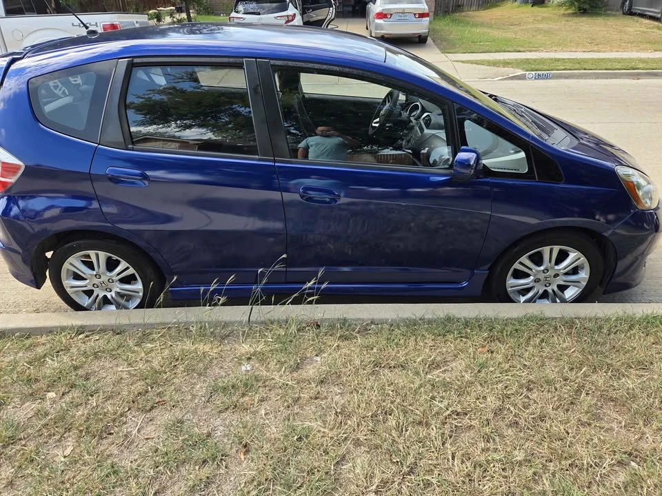 2010 Honda Fit - Image 3 of 9