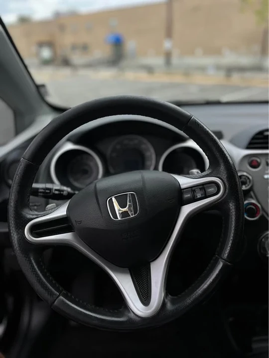 2010 Honda Fit - Image 7 of 19