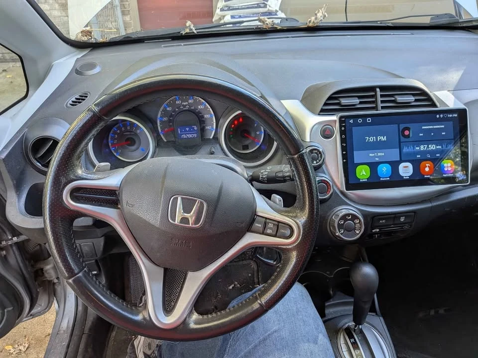 2010 Honda Fit - Image 6 of 8