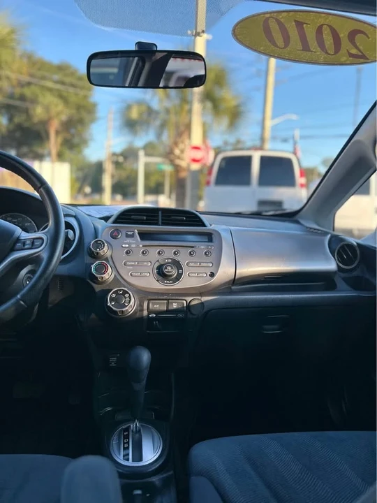 2010 Honda Fit - Image 11 of 15