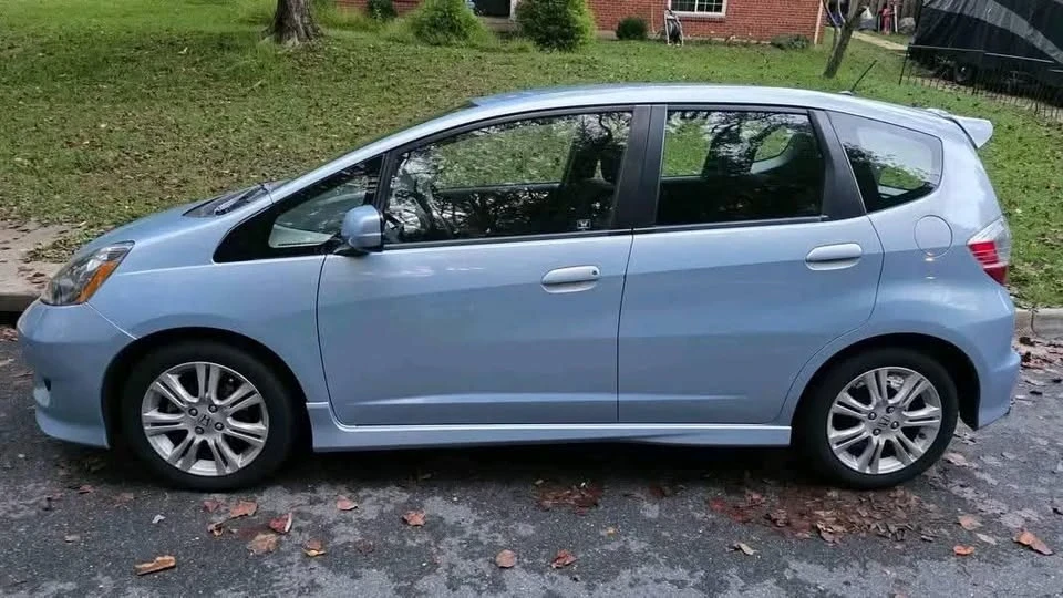 2010 Honda Fit - Image 2 of 8