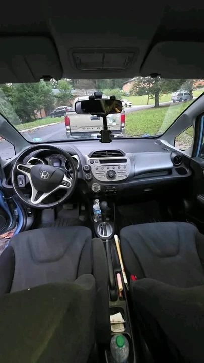 2010 Honda Fit - Image 3 of 8
