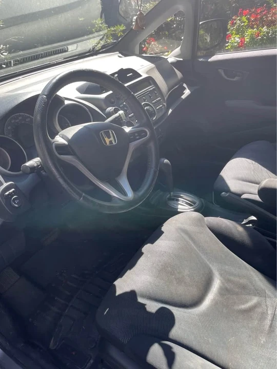 2010 Honda Fit - Image 6 of 12