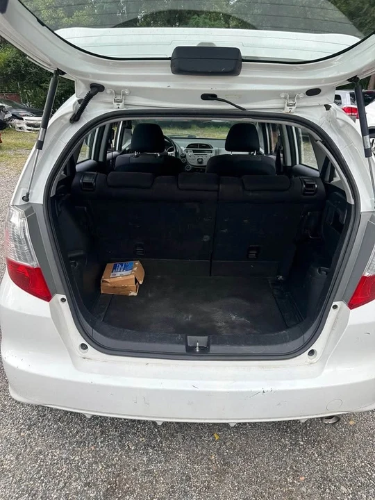 2010 Honda Fit - Image 6 of 6