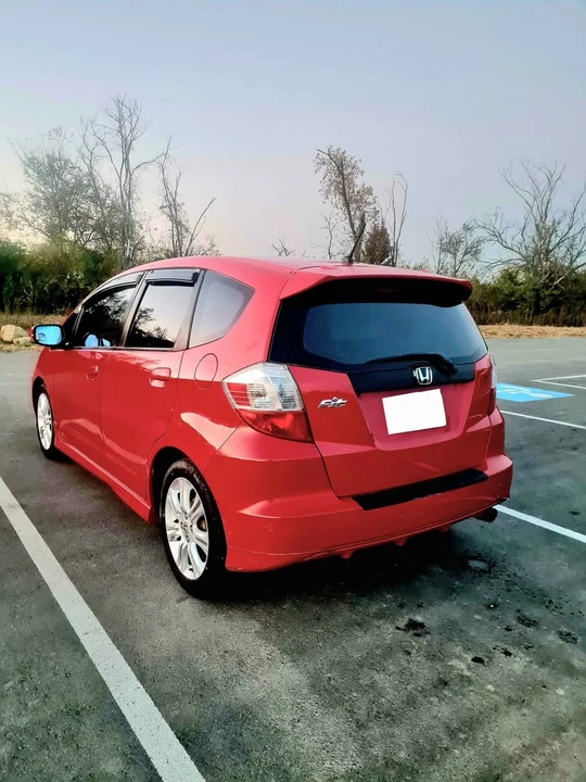 2010 Honda Fit - Image 3 of 13