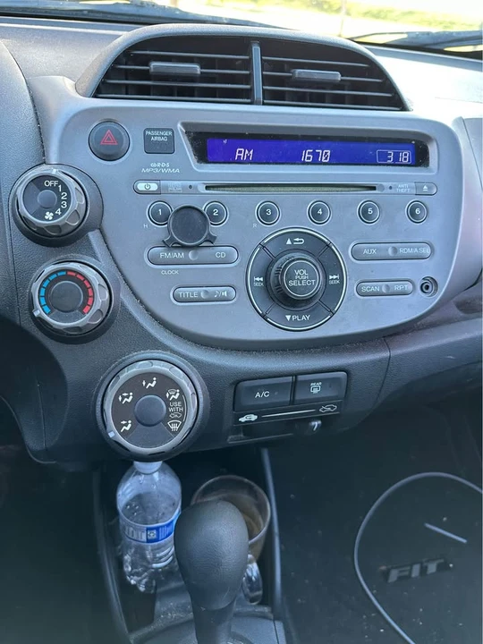 2010 Honda Fit - Image 3 of 5