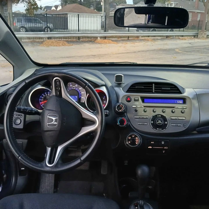 2010 Honda Fit - Image 6 of 9